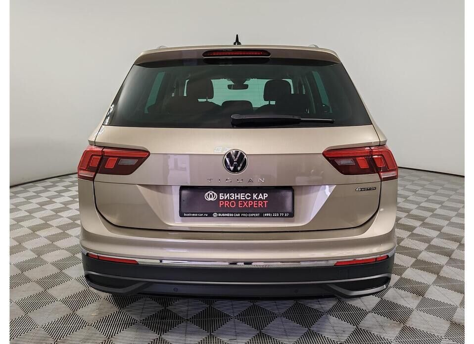 Volkswagen Tiguan, II Рестайлинг 2.0 AMT (180 л.с.) 4WD