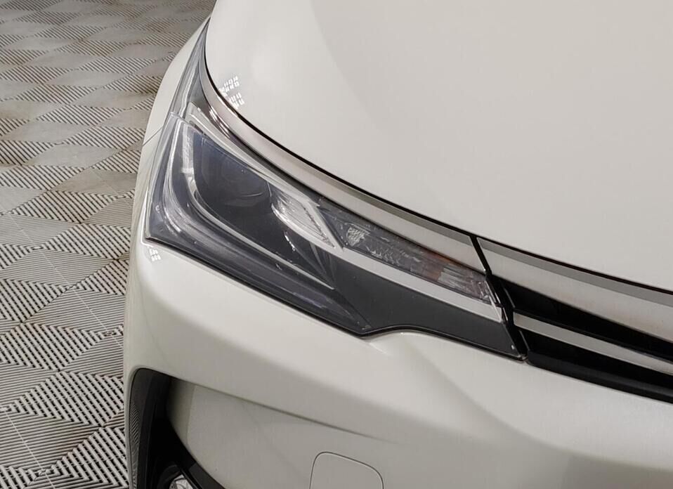 Toyota Corolla, XI (E160, E170) Рестайлинг 1.6 CVT (122 л.с.)