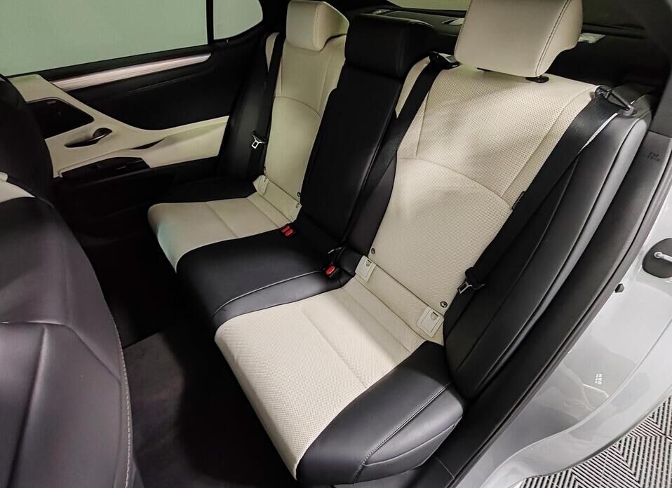 Lexus ES, VII Рестайлинг 350 3.5 AT (249 л.с.)