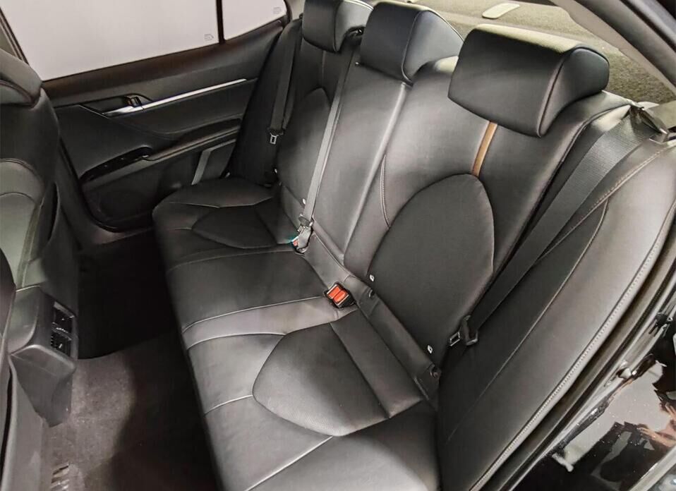 Toyota Camry 2.5 AT (181 л.с.)