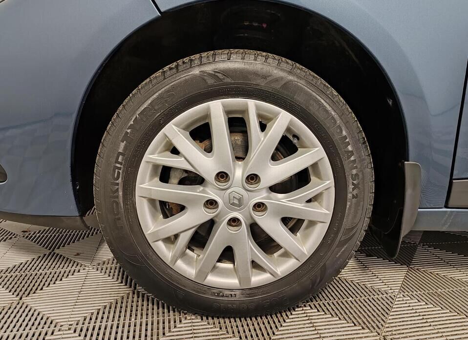 Renault Fluence, I Рестайлинг 1.6 MT (106 л.с.)