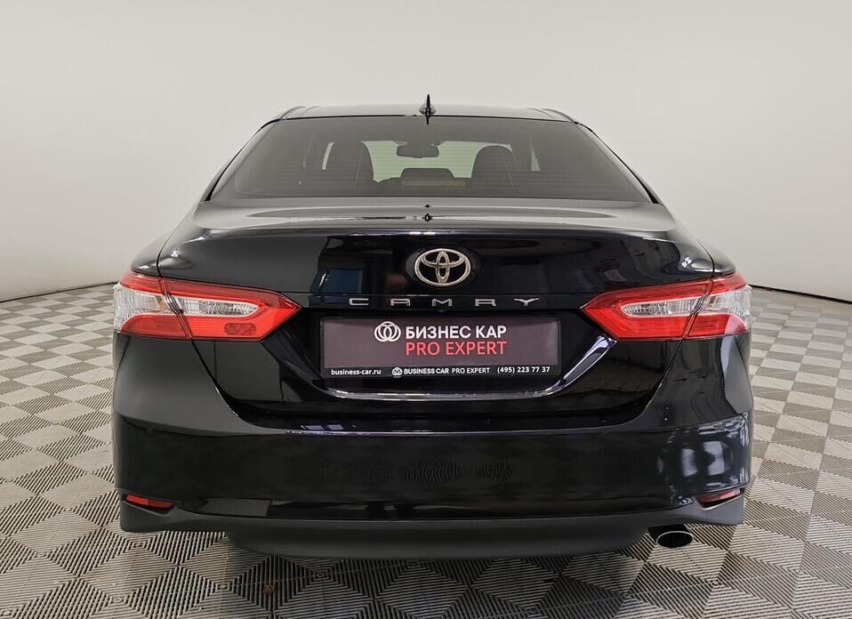Toyota Camry 2.5 AT (181 л.с.)