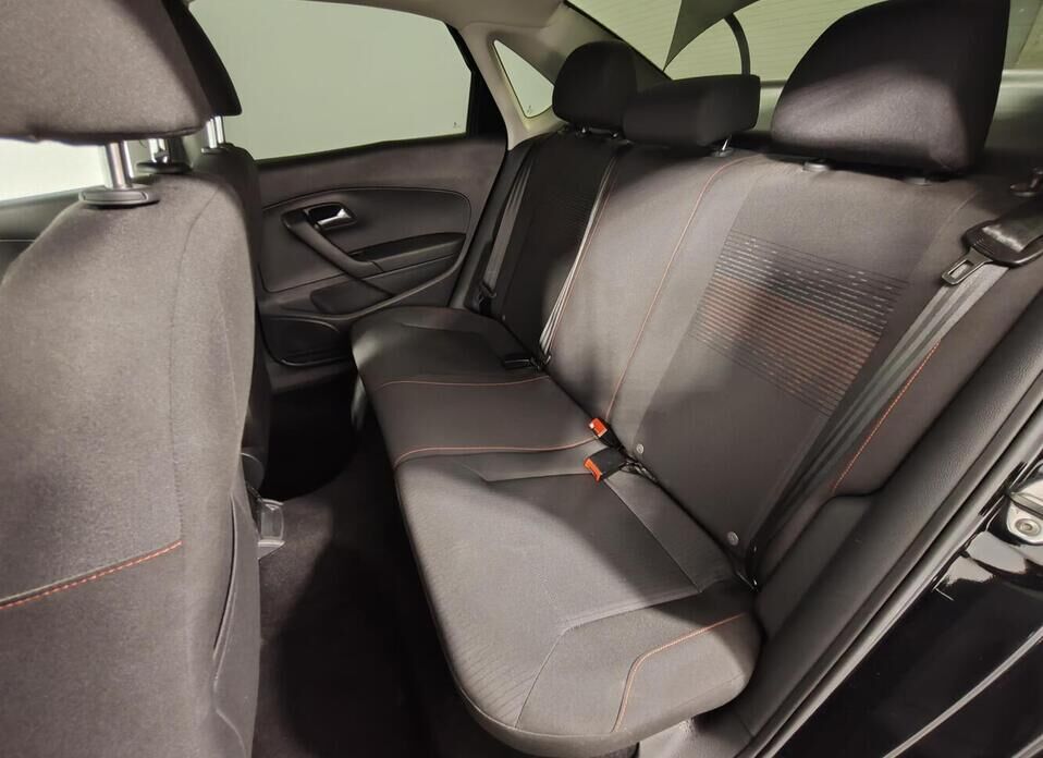 Volkswagen Polo, V Рестайлинг 1.6 AT (110 л.с.)