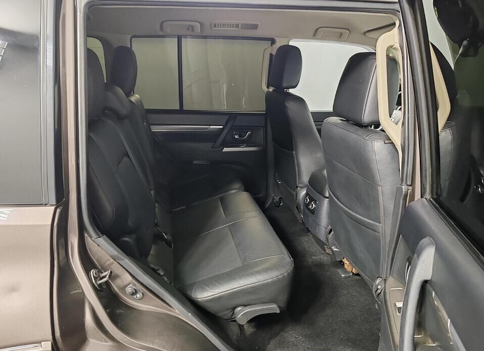 Mitsubishi Pajero, IV Рестайлинг 1 3.0 AT (178 л.с.) 4WD