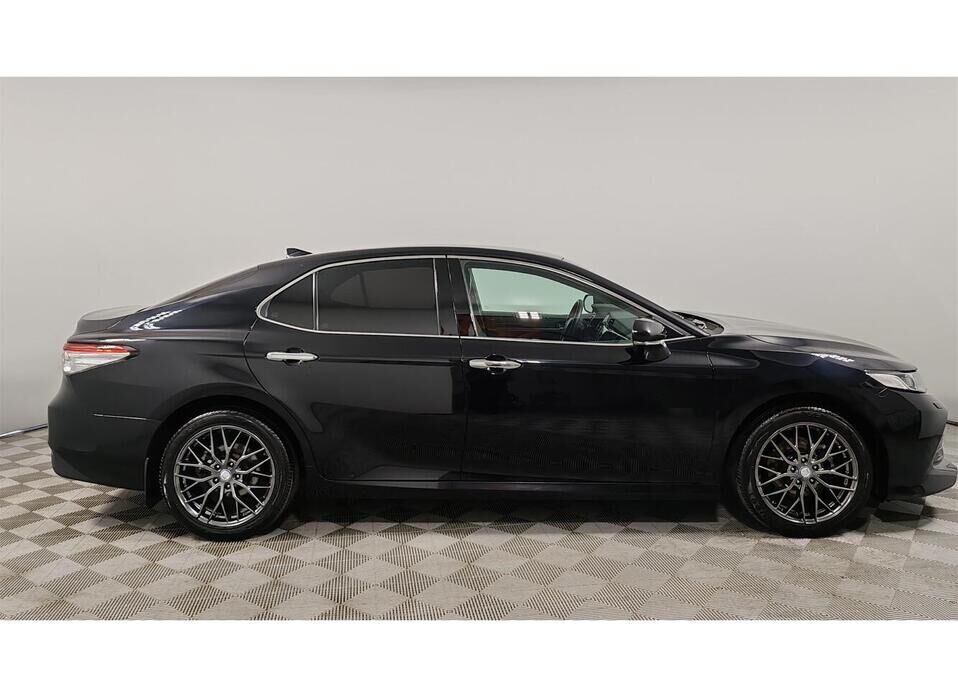 Toyota Camry 2.5 AT (181 л.с.)
