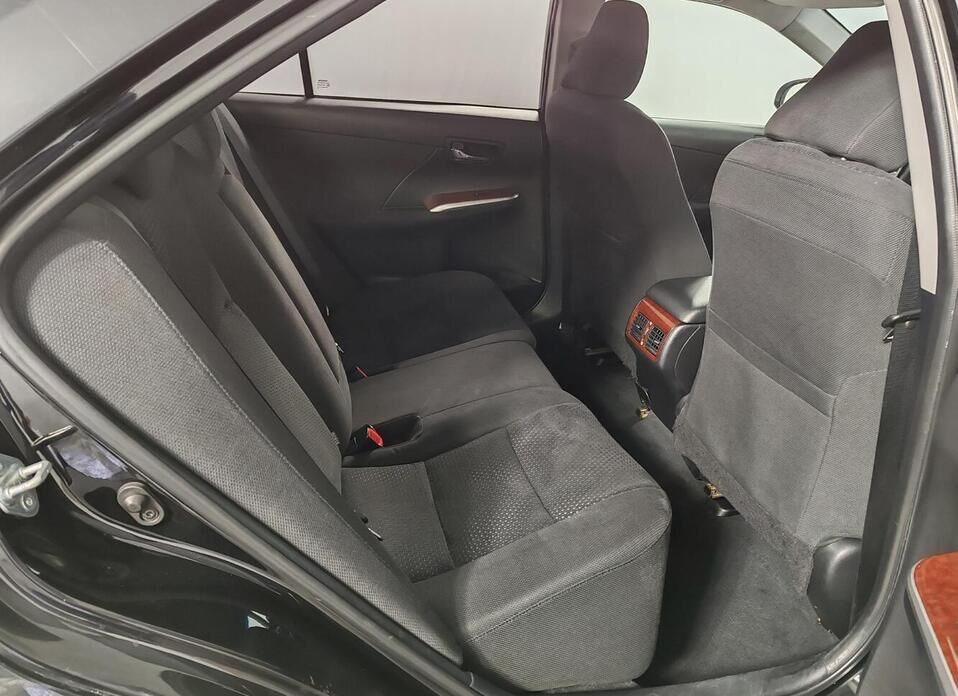Toyota Camry 2.5 AT (181 л.с.)
