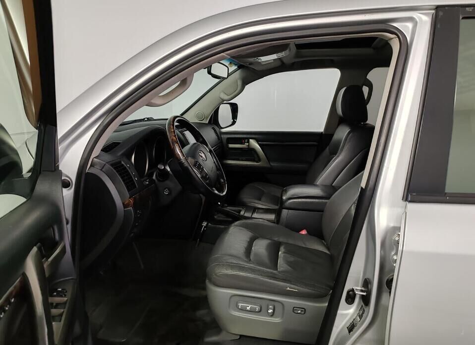 Toyota Land Cruiser, 200 Series 4.7 AT (288 л.с.) 4WD