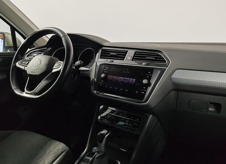 Volkswagen Tiguan, II Рестайлинг 2.0 AMT (180 л.с.) 4WD