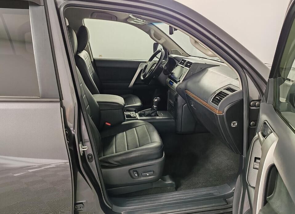 Toyota Land Cruiser Prado 2.8d AT (200 л.с.) 4WD
