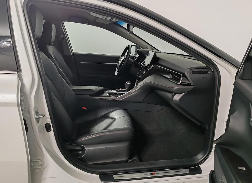 Toyota Camry, VIII (XV70) Рестайлинг 2.5 AT (200 л.с.)