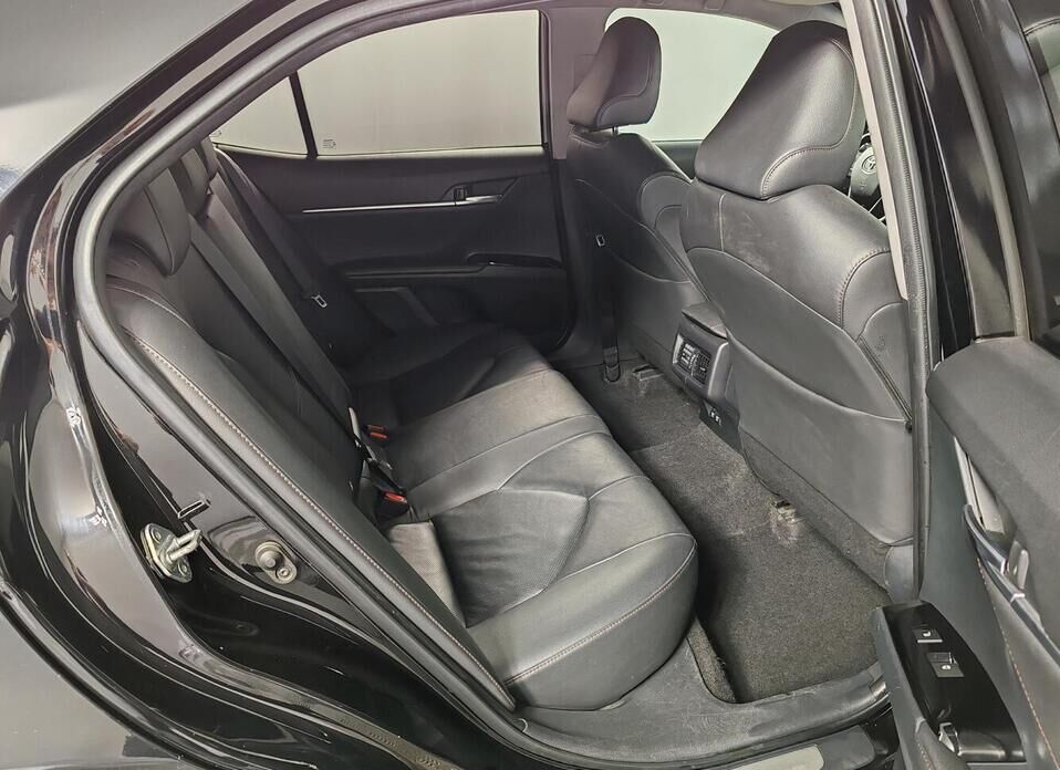 Toyota Camry 2.5 AT (181 л.с.)