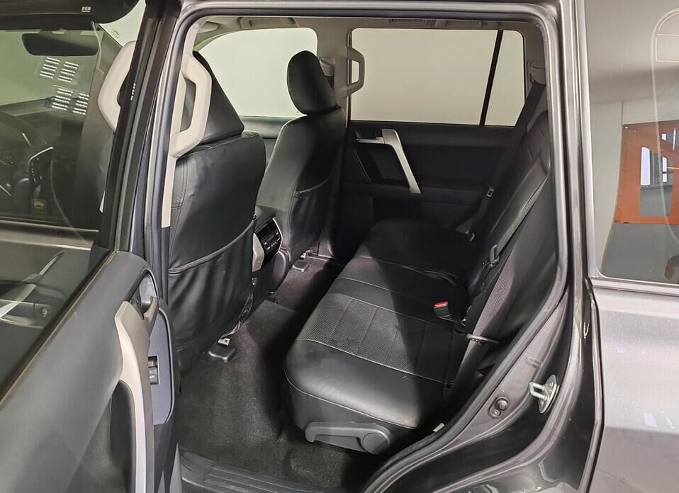 Toyota Land Cruiser Prado 2.8d AT (200 л.с.) 4WD