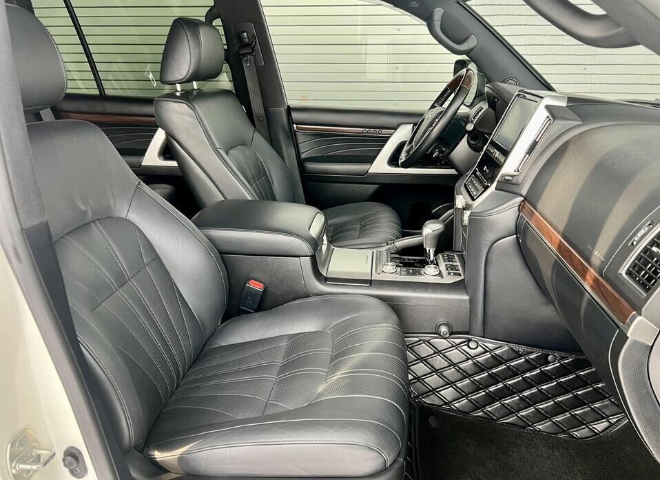 Toyota Land Cruiser, 200 Series Рестайлинг 2 4.5d AT (249 л.с.) 4WD