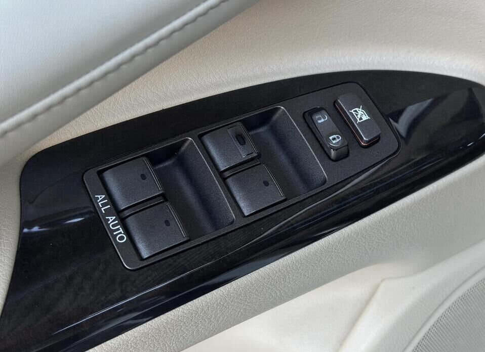 Lexus LX, III Рестайлинг 570 5.7 AT (367 л.с.) 4WD