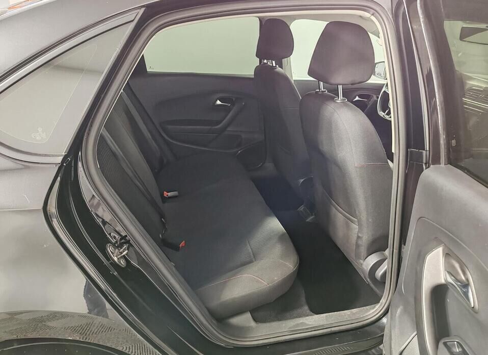 Volkswagen Polo, V Рестайлинг 1.6 AT (110 л.с.)