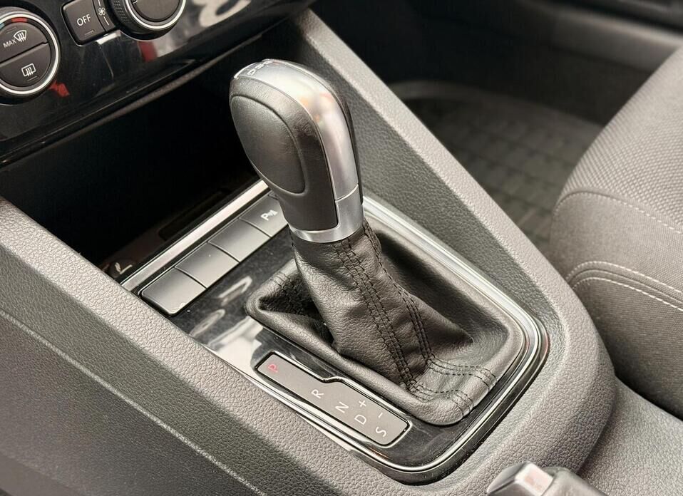 Volkswagen Jetta, VI Рестайлинг 1.4 AMT (125 л.с.)