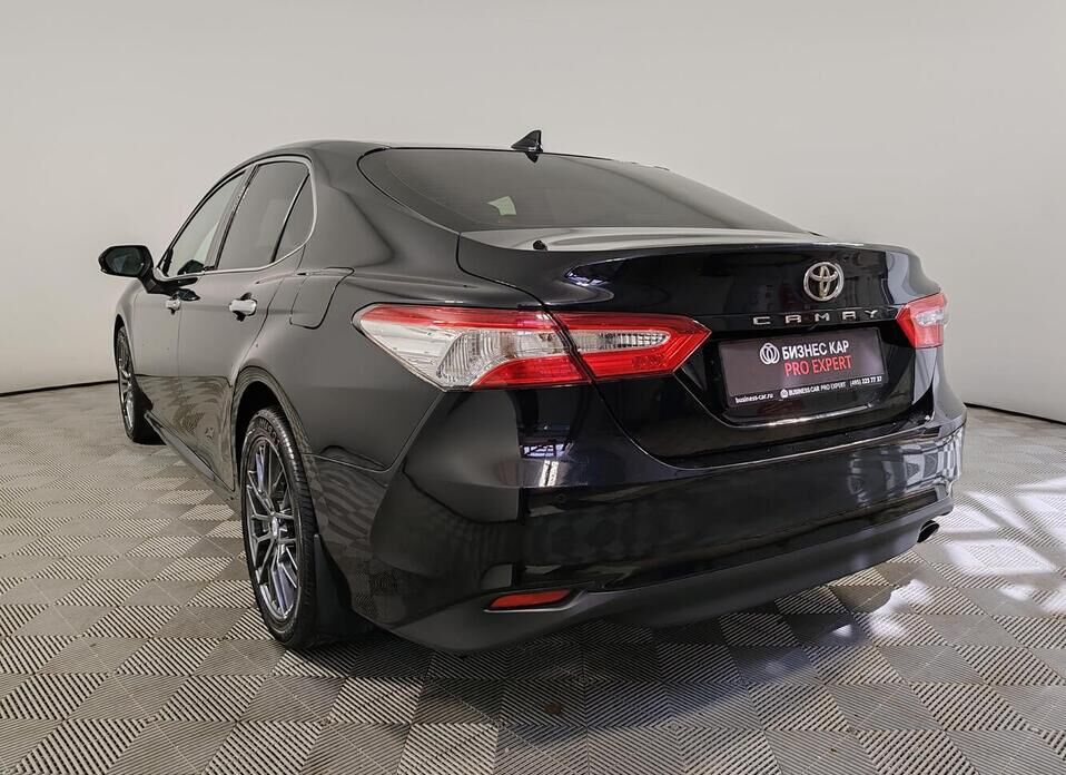 Toyota Camry 2.5 AT (181 л.с.)