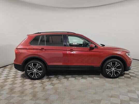 Volkswagen Tiguan, 2017&nbsp;г., 214&nbsp;327&nbsp;км