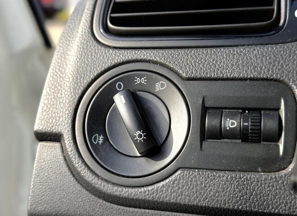 Volkswagen Polo, V Рестайлинг 1.6 AT (110 л.с.)