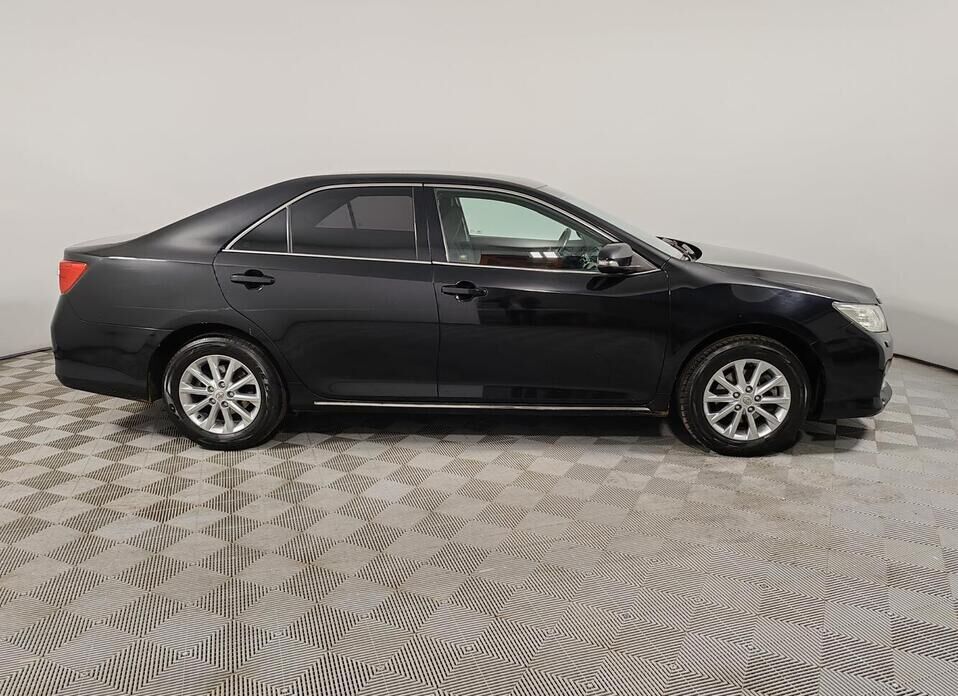 Toyota Camry 2.5 AT (181 л.с.)