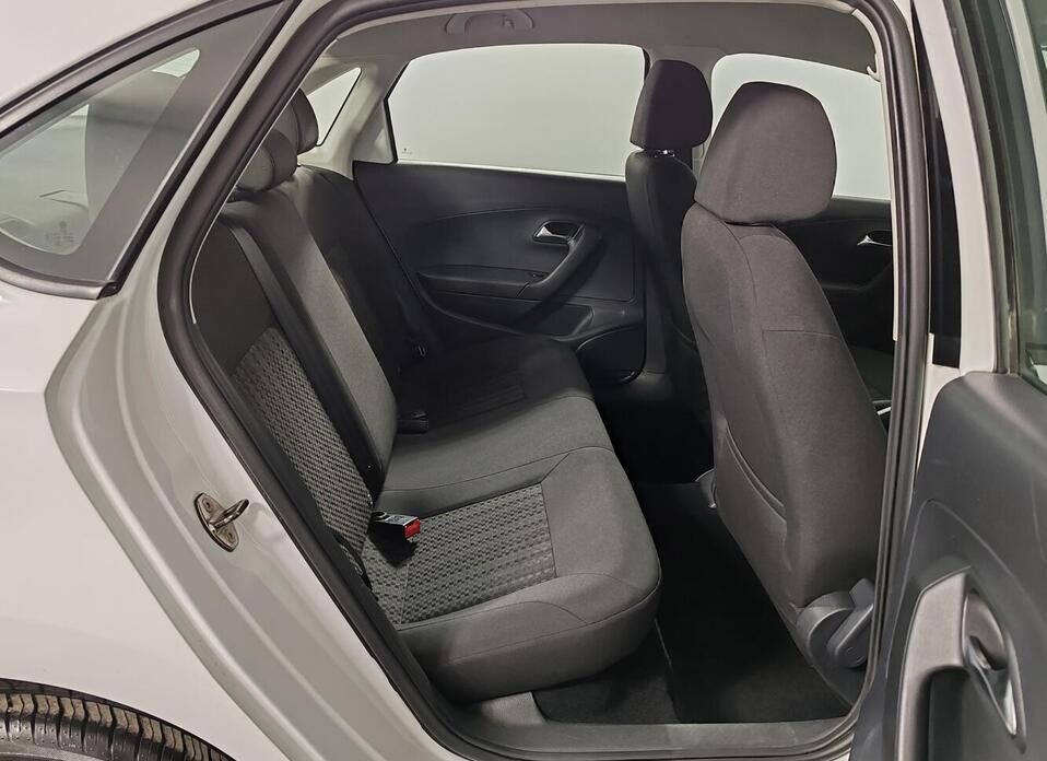 Volkswagen Polo 1.6 MT (110 л.с.)