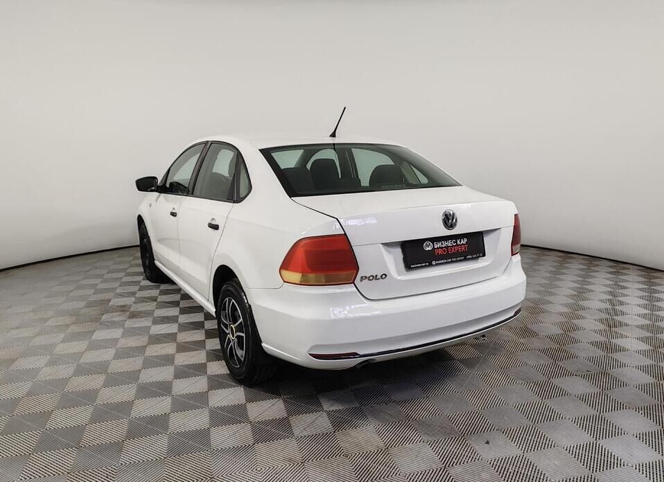 Volkswagen Polo 1.6 MT (110 л.с.)