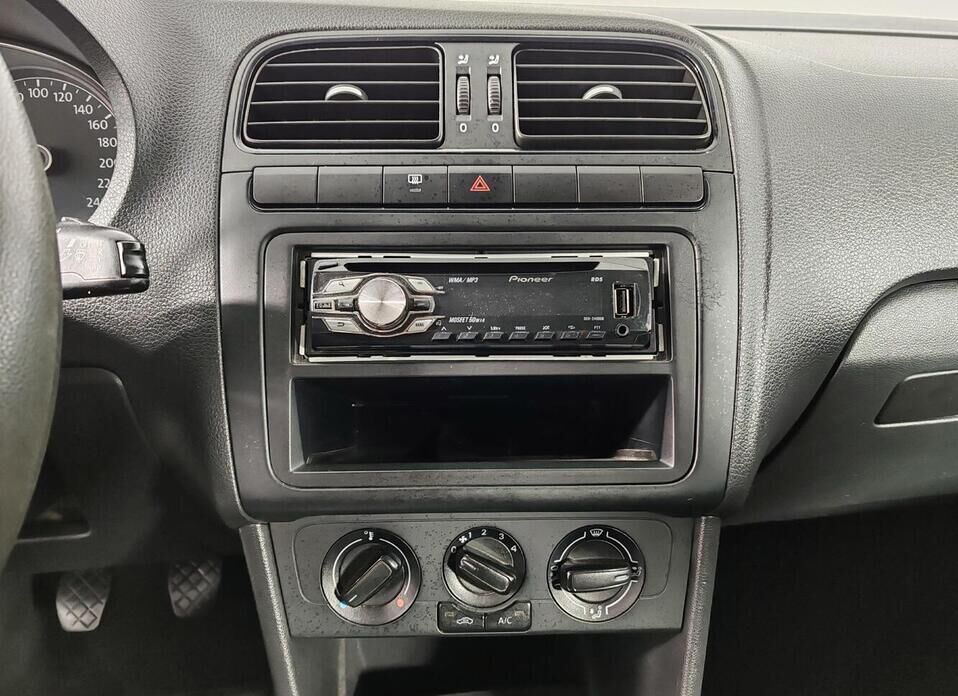 Volkswagen Polo 1.6 MT (110 л.с.)