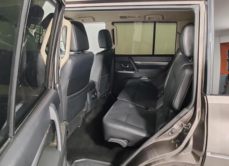 Mitsubishi Pajero, IV Рестайлинг 1 3.0 AT (178 л.с.) 4WD