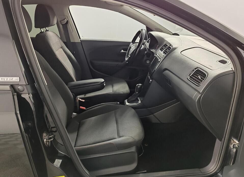 Volkswagen Polo, V Рестайлинг 1.6 AT (110 л.с.)