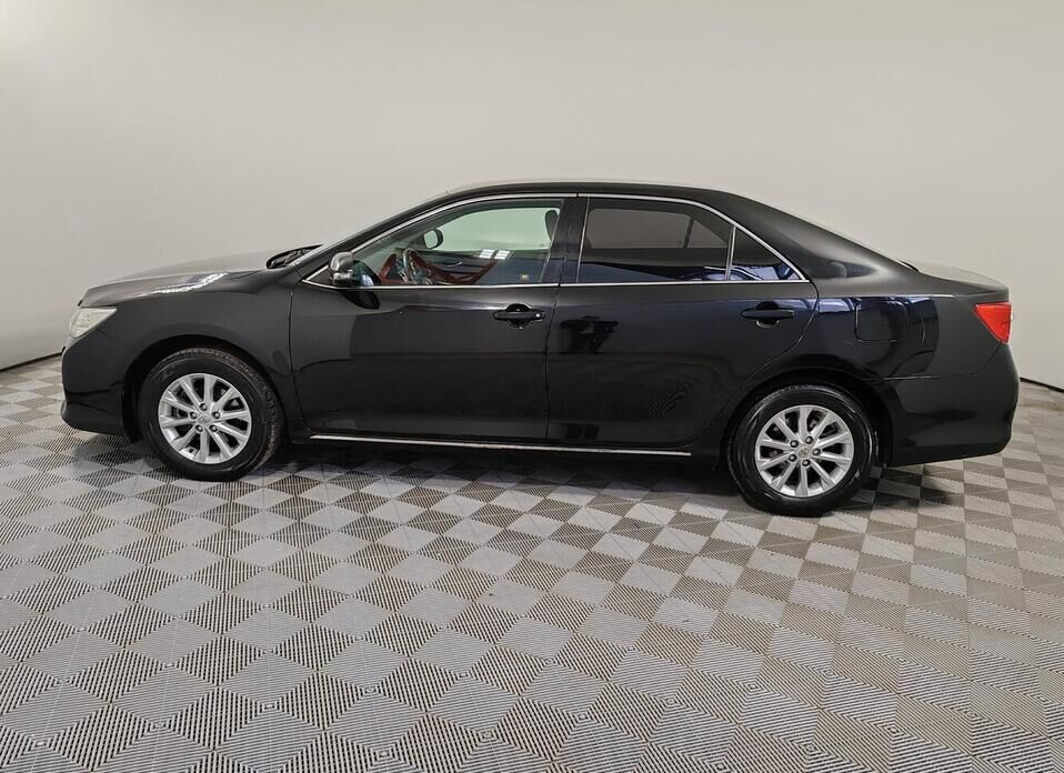 Toyota Camry 2.5 AT (181 л.с.)