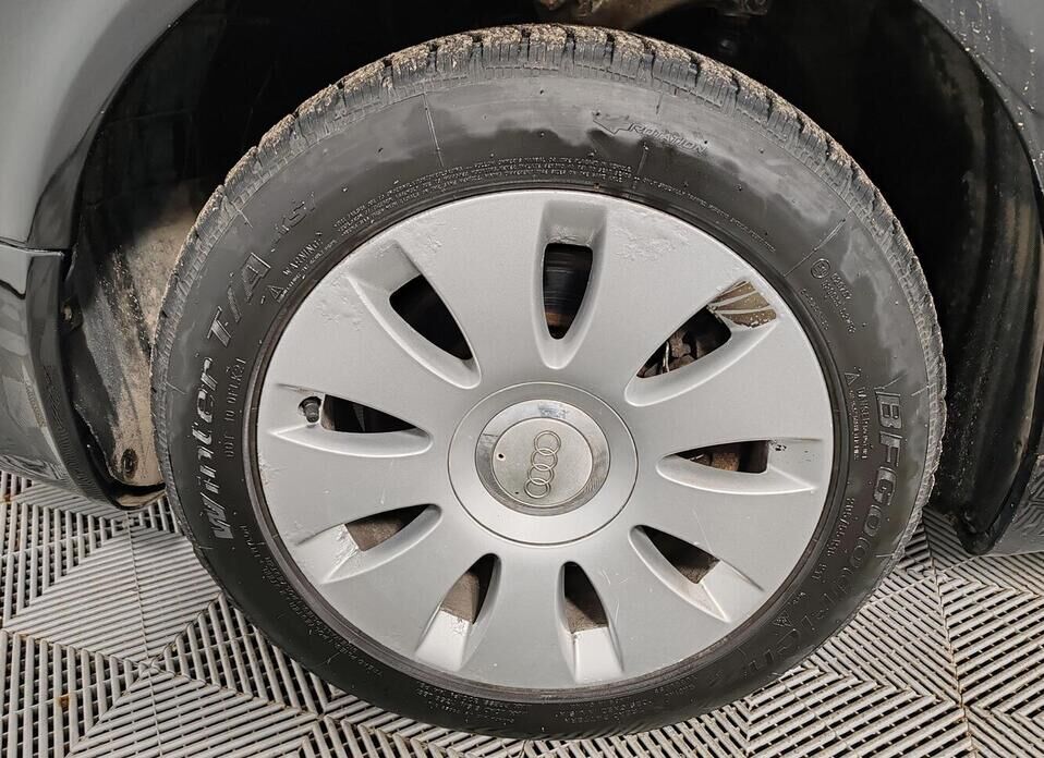 Audi A4, III (B7) 1.8 CVT (163 л.с.)