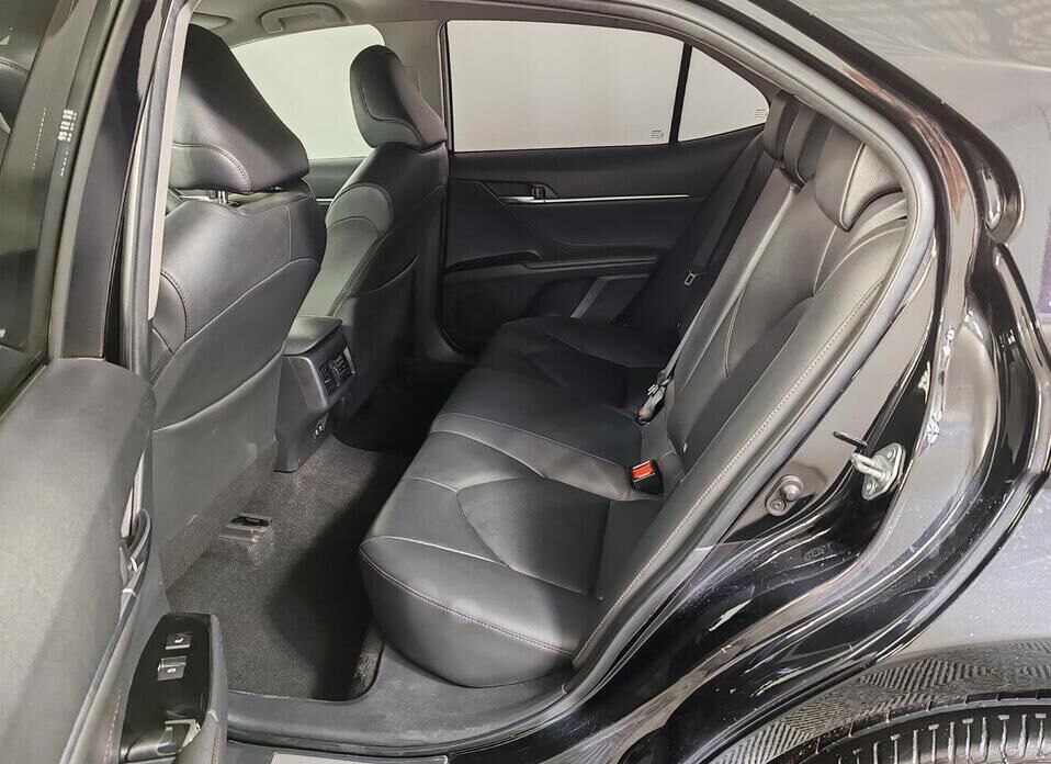 Toyota Camry 2.5 AT (181 л.с.)