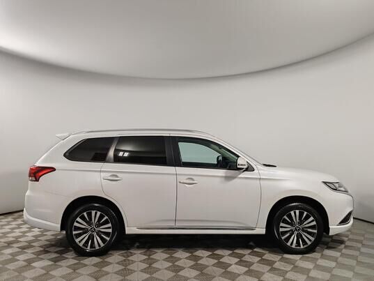 Mitsubishi Outlander, 2022&nbsp;г., 35&nbsp;133&nbsp;км