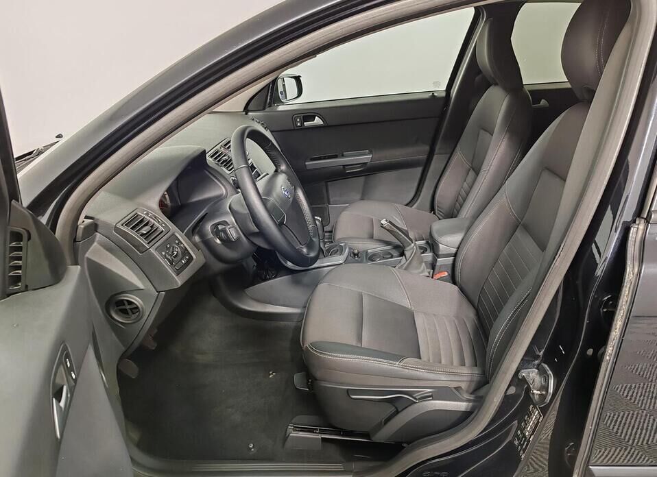 Volvo S40 1.6 MT (100 л.с.)