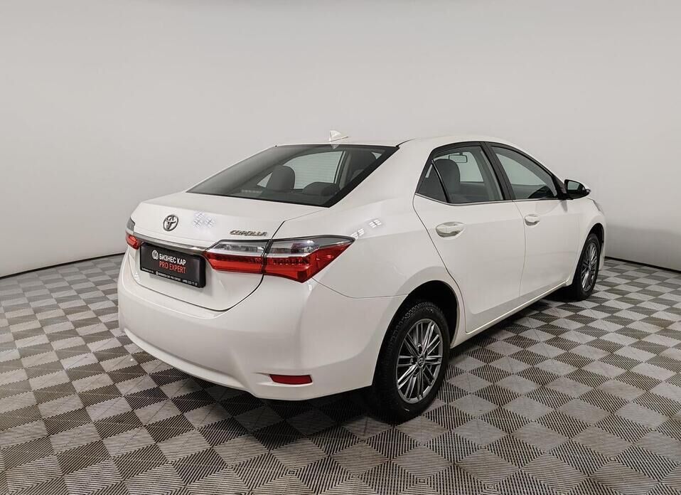 Toyota Corolla, XI (E160, E170) Рестайлинг 1.6 CVT (122 л.с.)