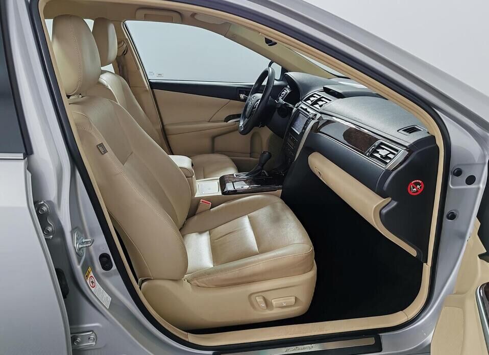 Toyota Camry, VII (XV50) Рестайлинг 2.5 AT (181 л.с.)