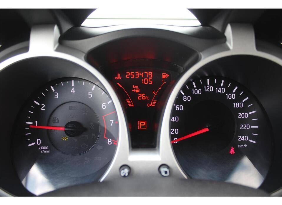 Nissan Juke, I 1.6 CVT (117 л.с.)