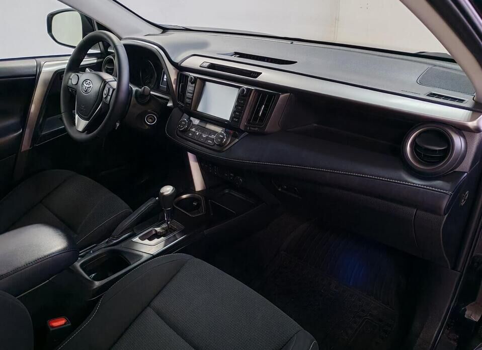 Toyota RAV4, IV (XA40) Рестайлинг 2.0 CVT (146 л.с.) 4WD