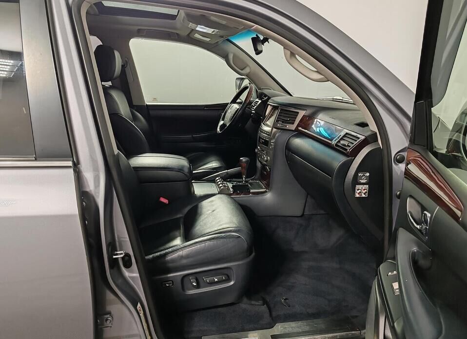 Lexus LX, III 570 5.7 AT (367 л.с.) 4WD