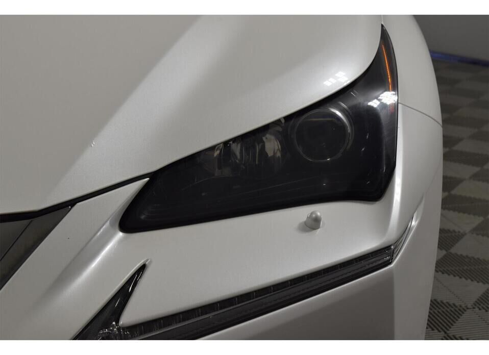 Lexus NX, I 200t 2.0 AT (238 л.с.) 4WD