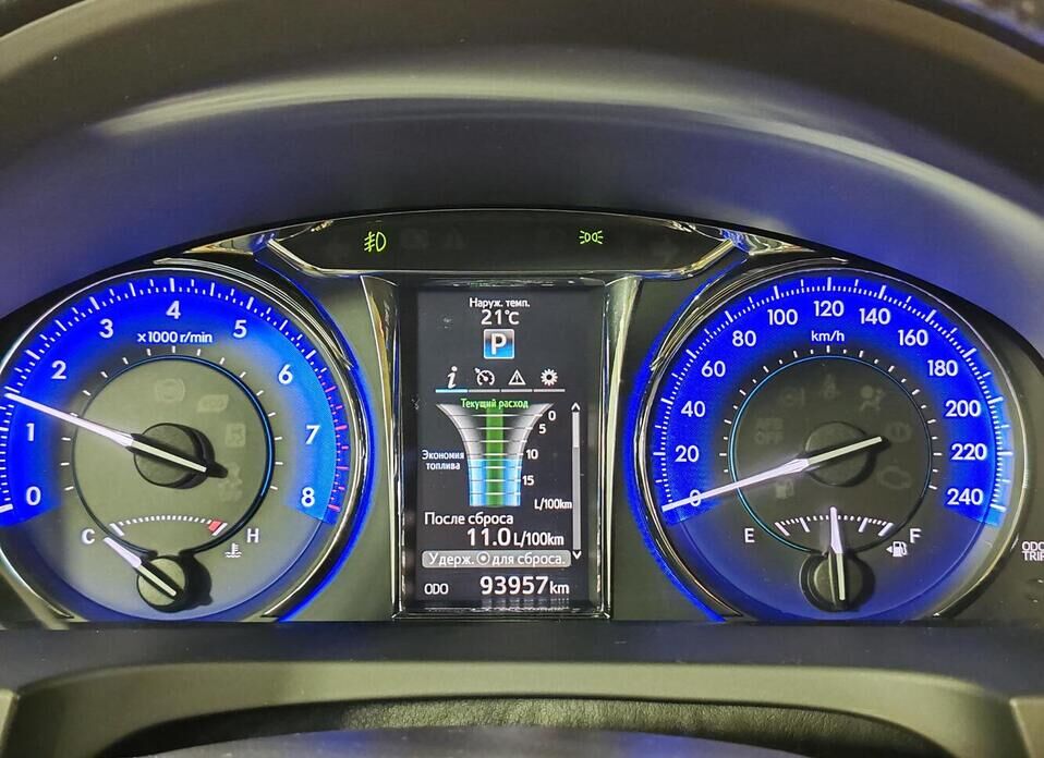 Toyota Camry, VII (XV50) Рестайлинг 2.5 AT (181 л.с.)