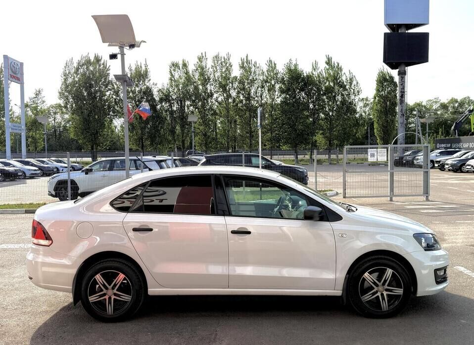 Volkswagen Polo, V Рестайлинг 1.6 AT (110 л.с.)