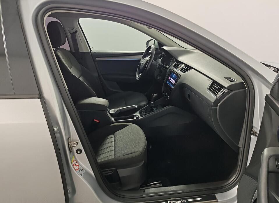 Skoda Octavia, III (A7) Рестайлинг 1.8 AMT (180 л.с.)