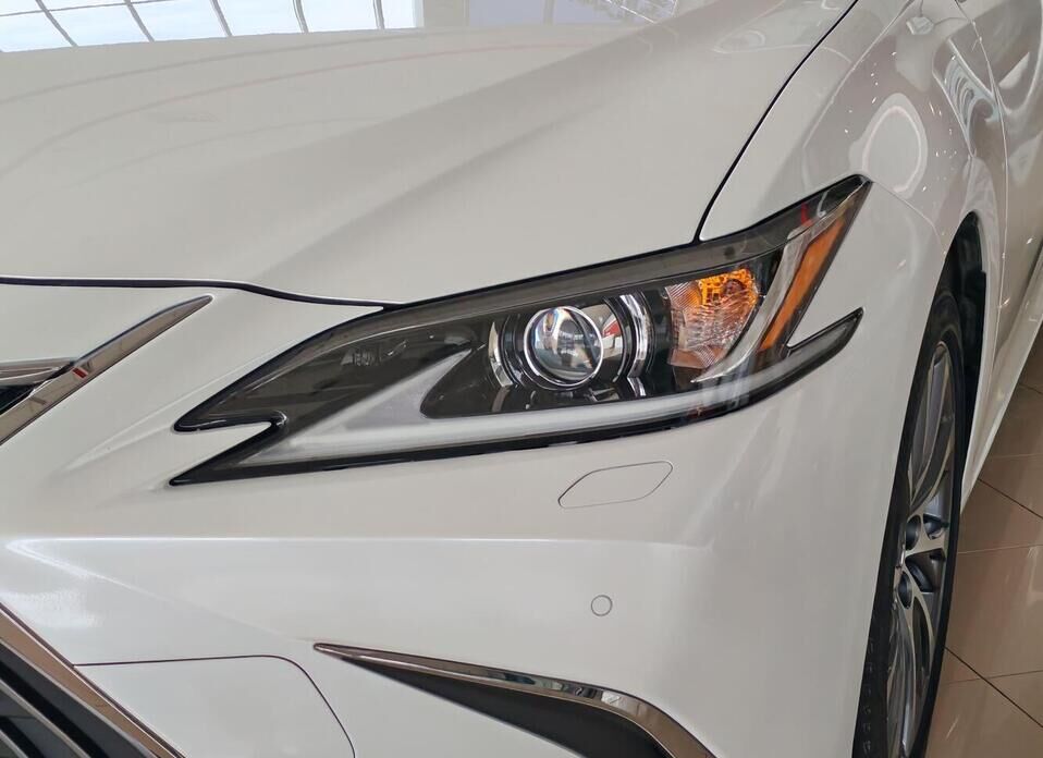 Lexus ES 250 2.5 AT (200 л.с.)