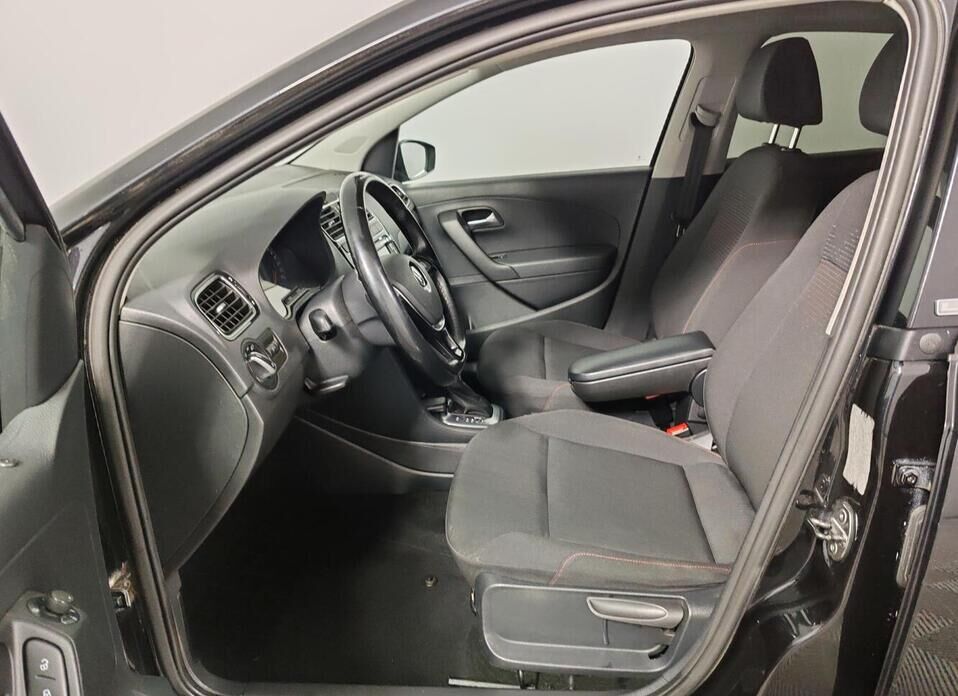 Volkswagen Polo, V Рестайлинг 1.6 AT (110 л.с.)
