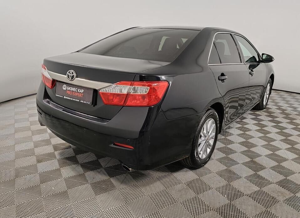 Toyota Camry 2.5 AT (181 л.с.)