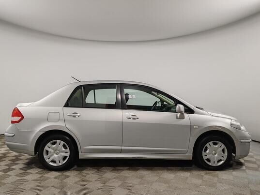 Nissan Tiida, 2010 г., 216 634 км