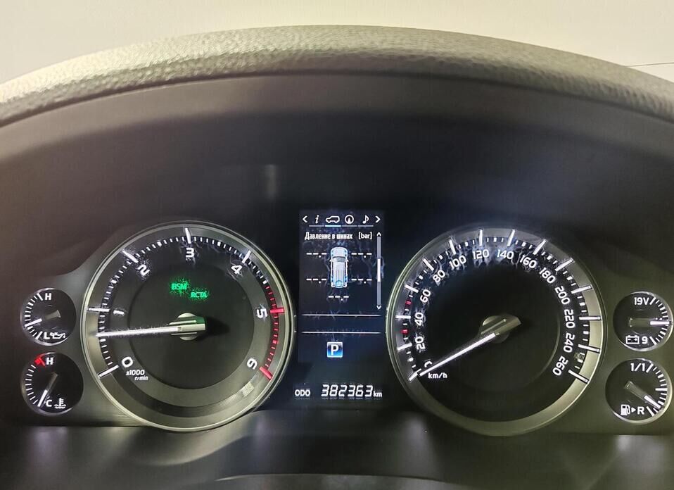 Toyota Land Cruiser, 200 Series Рестайлинг 2 4.5d AT (249 л.с.) 4WD