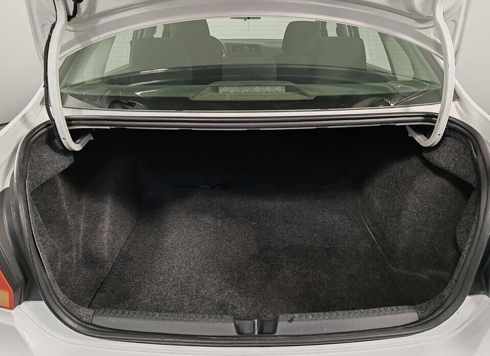 Volkswagen Polo 1.6 MT (110 л.с.)