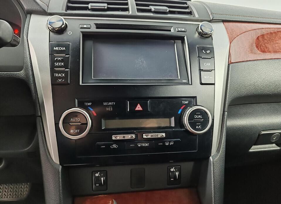 Toyota Camry 2.5 AT (181 л.с.)